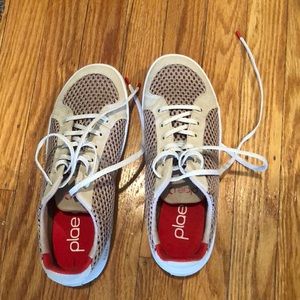 New Plae Prospect Sneaker Blush Size 6.5